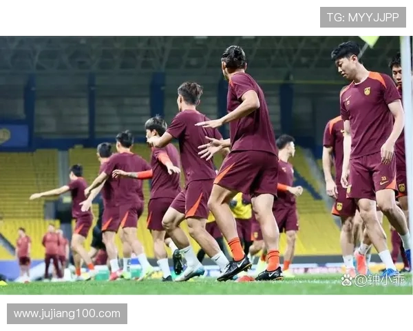 国足逆转取胜全场沸腾年轻球员爆发点燃球迷激情