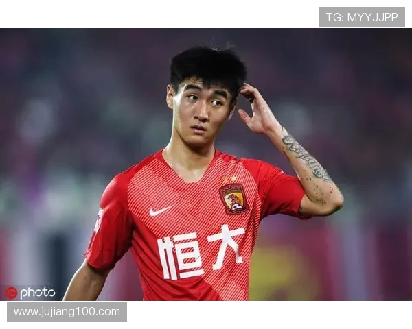 韦世豪：从青年才俊到中国足球新星的崛起与挑战