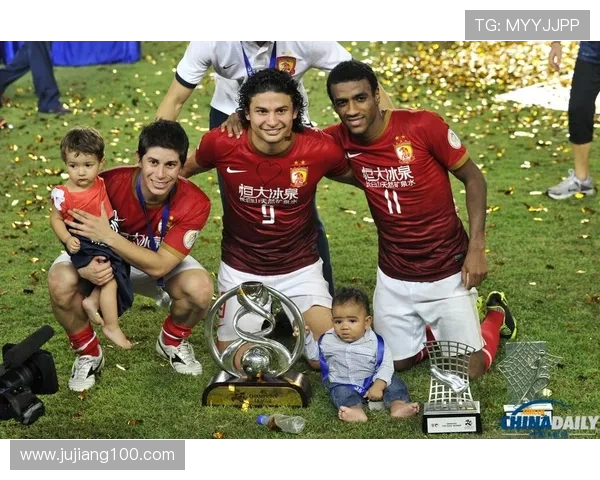 史帕尔主场迎战萨索洛双方争夺关键三分的激烈对决